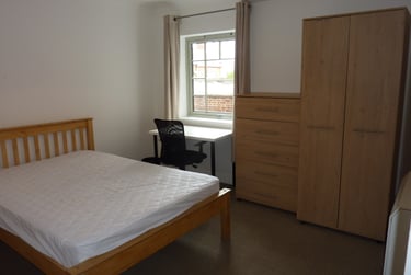 2 bed flat, Acland Road, Central, Exeter, EX46PP - Image 4